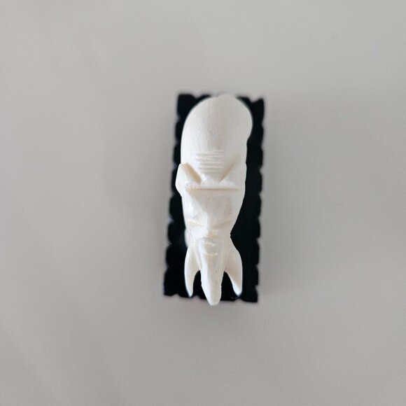 Vintage Small Carved Genuine Ivory Figure on Black Wood Stand, Made in Hong Kong - Picture 5 of 9